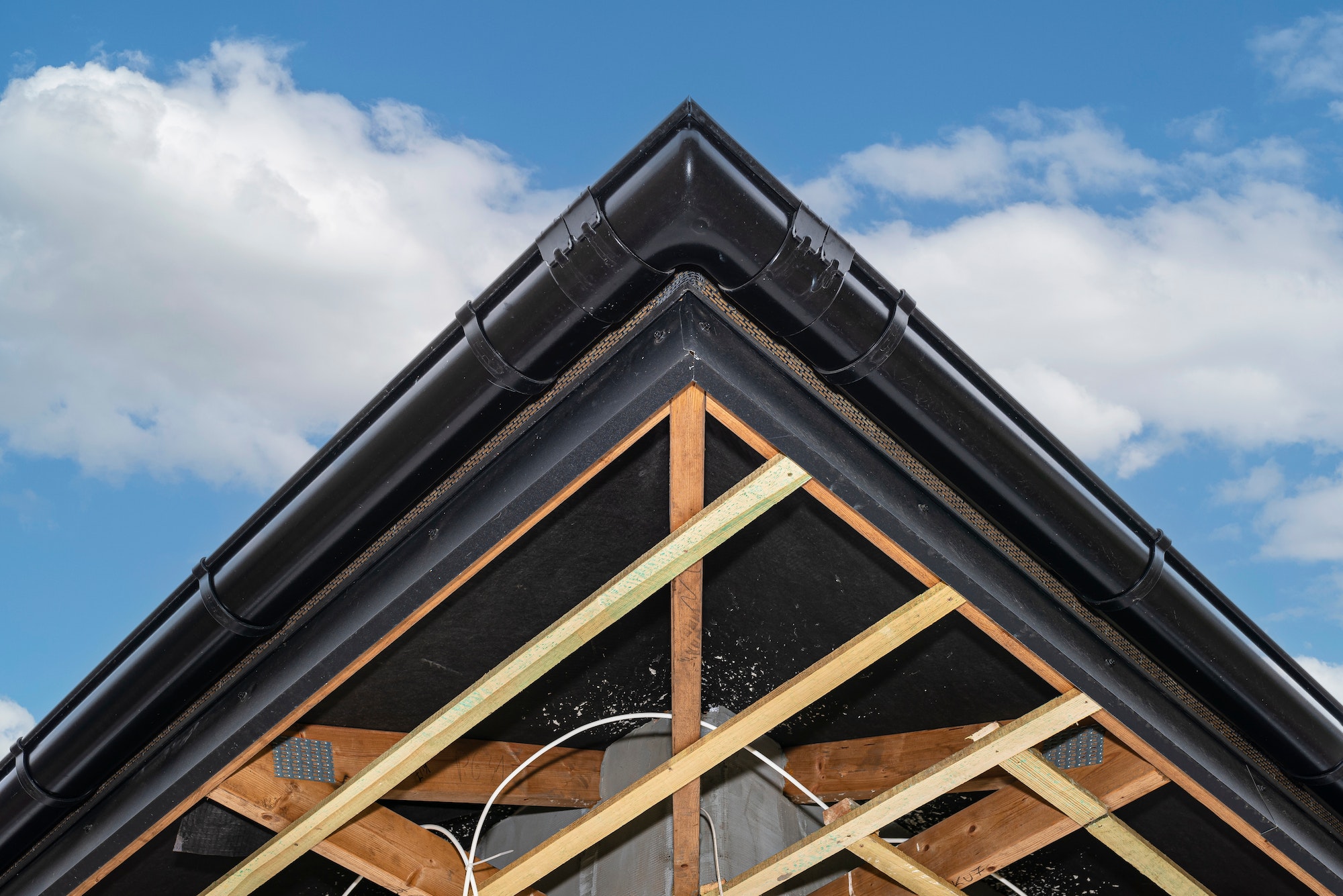 Scaffolding with three rows of wooden battens for attaching the PVC soffit